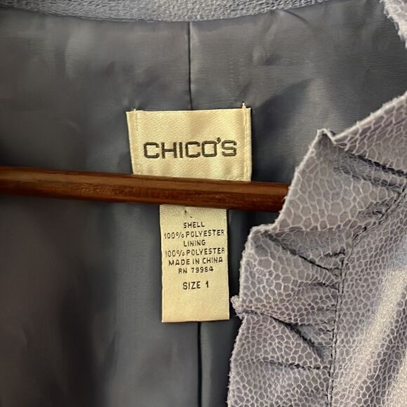 𝅺CHICO’S size 1 textured periwinkle blue tailored jacket - Picture 2 of 5
